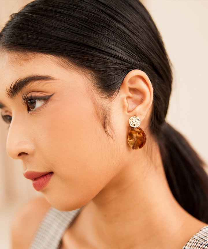 Niina Shell Pendant Earring - Tortoiseshell