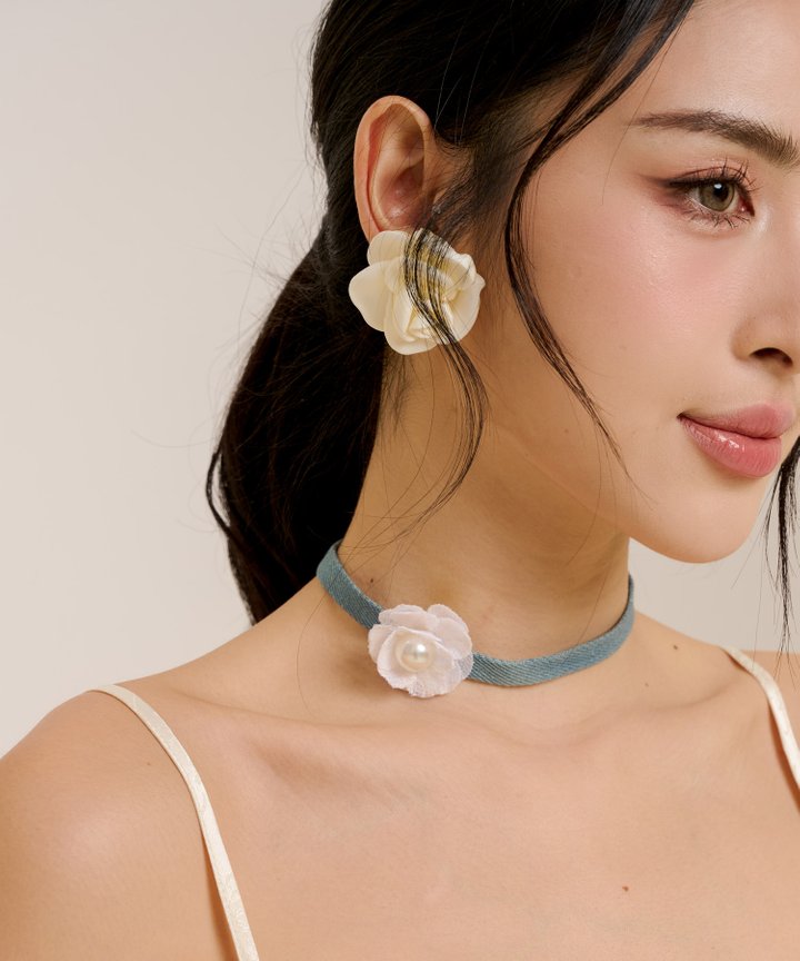 Pearl Flower Choker Necklace - White