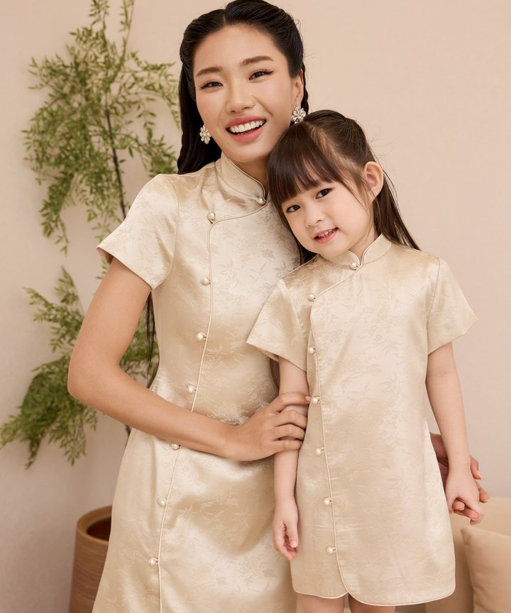 CNY 2025 | hervelvetvase (hvv.) CNY 2025 | hervelvetvase (hvv.)