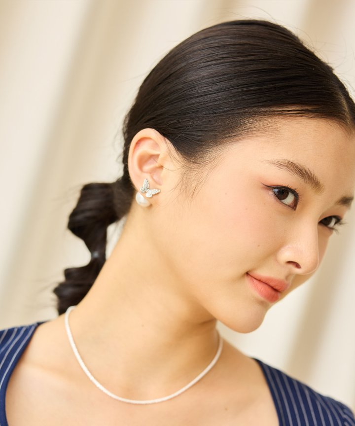 Sigrid Pearl Earrings - Silver