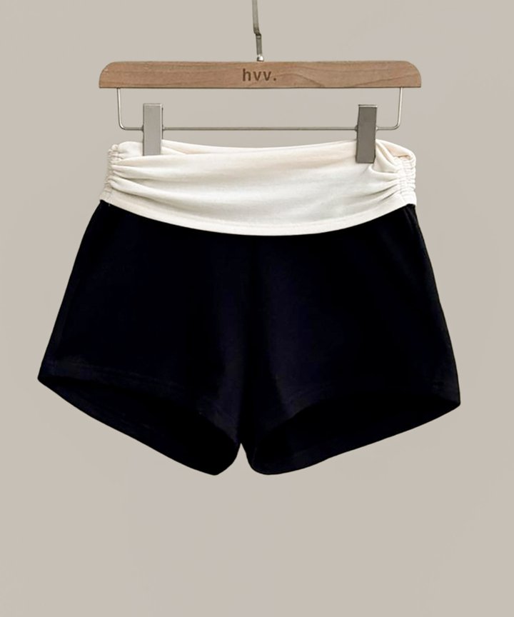 Quinn Contrast Ruched Shorts - Black