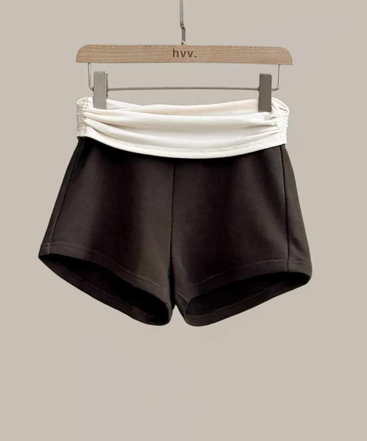 Quinn Contrast Ruched Shorts - Olive Green