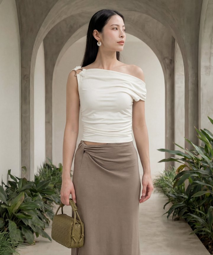 [HVVCNY2026] Amber Ruched Buckle Top - Vanilla