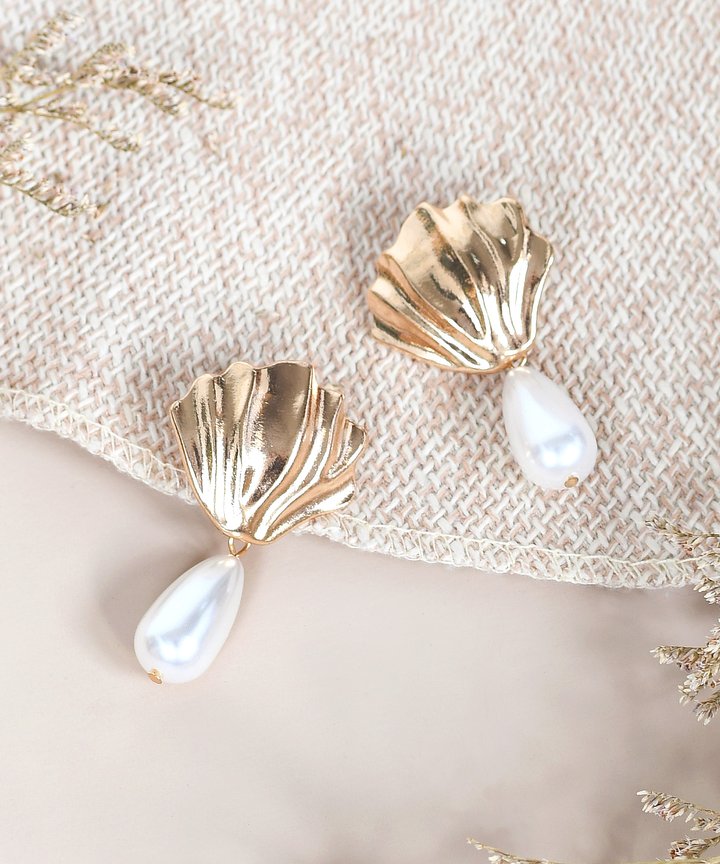 Seashell Pearl Earrings