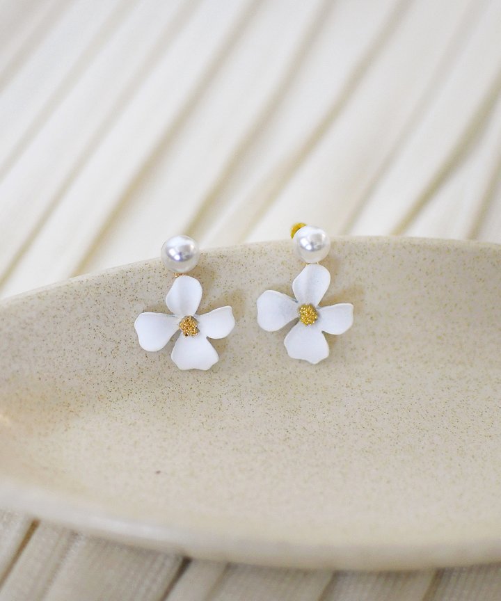 Lilli Floral Earrings - White