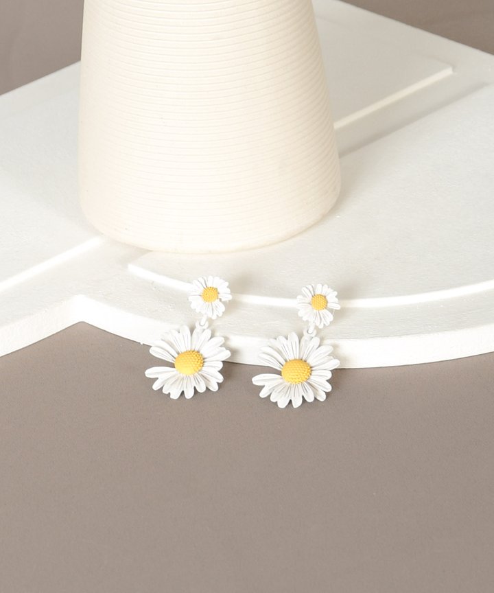 Elfin Daisy Earrings - White (Restock)