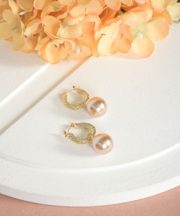 Glisten Circle Pearl Earrings