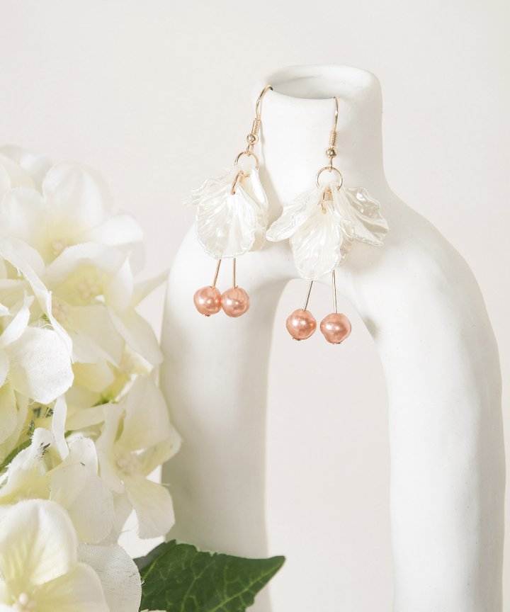 Vue Petal Pearl Earrings