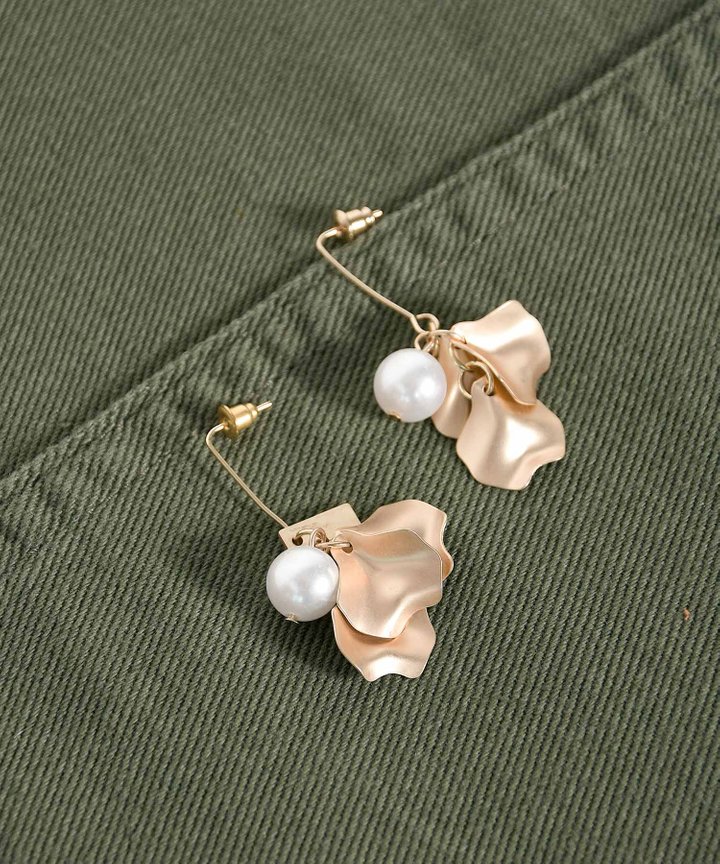 Ajaccio Pearl Petal Earrings