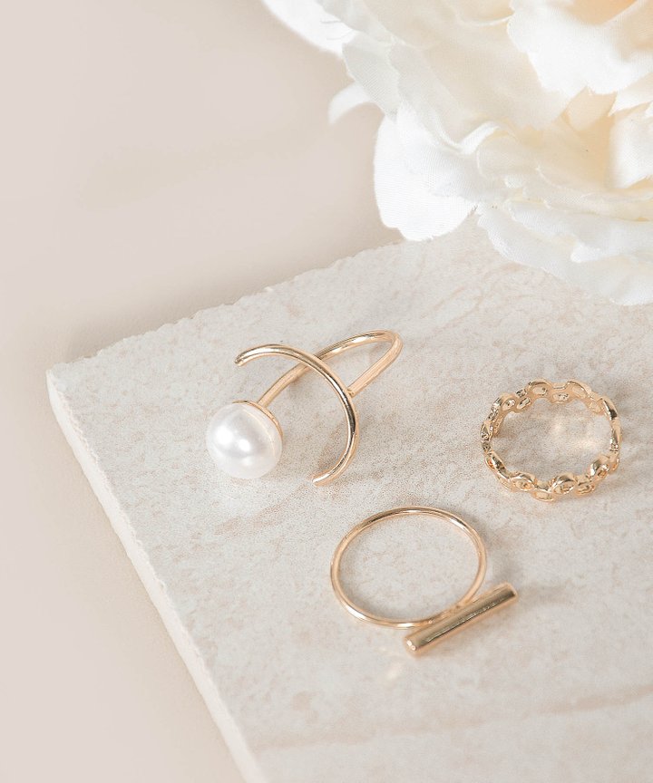 Onism Pearl Rings Set