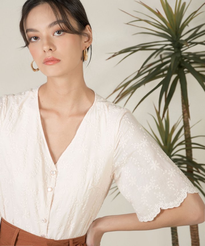 Bree Floral Embroidered Blouse - Ecru