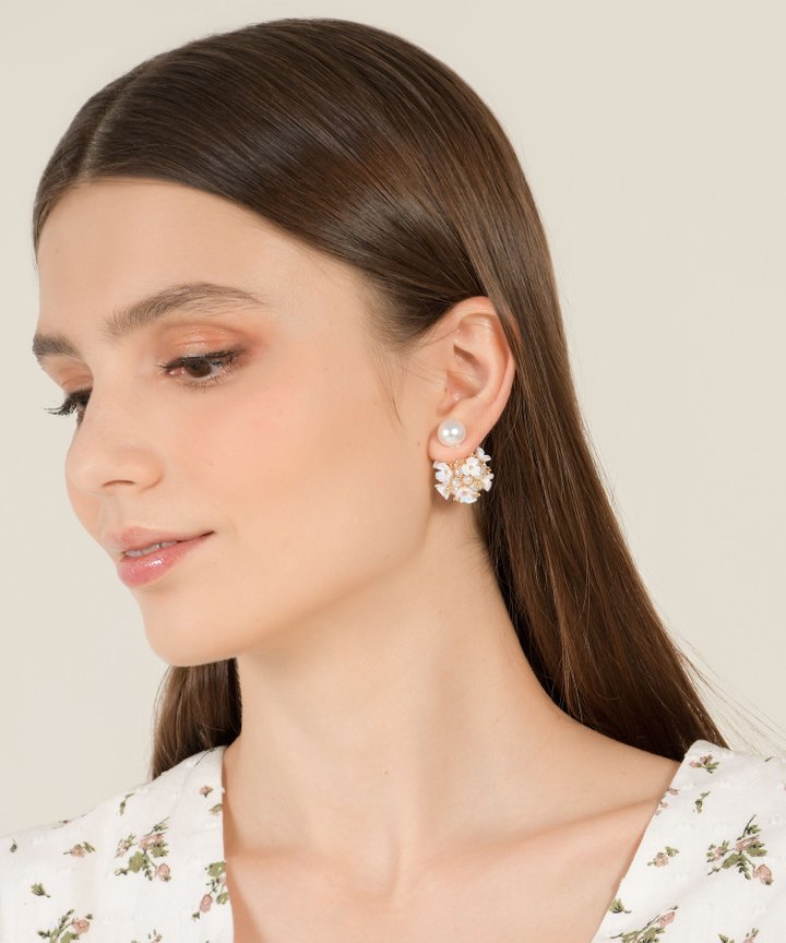 Tresor Pearl Orb Stud Earrings