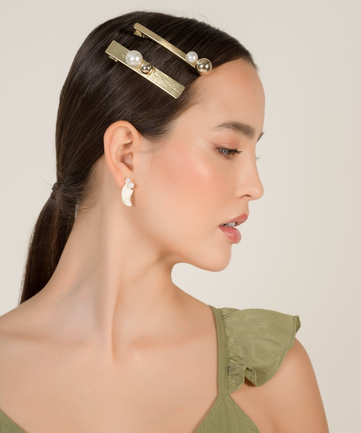 Oura Oversized Gold Pearl Clip