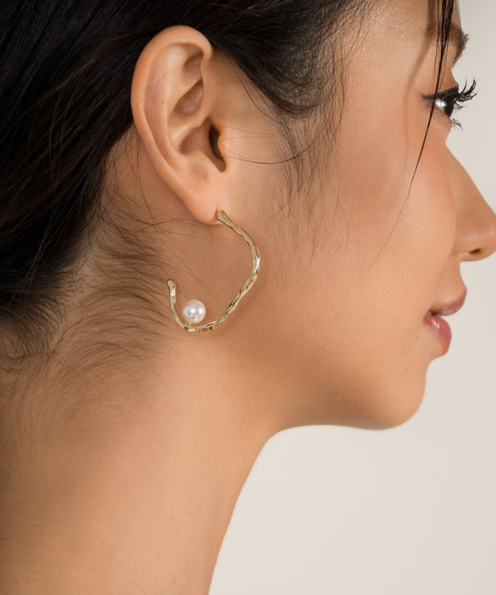 Aura Gold Pearl Earrings