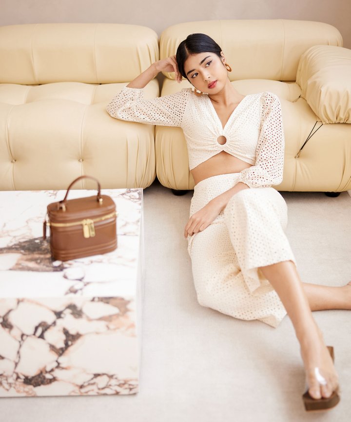 Madalena Broderie Ring Detail Top - Oat